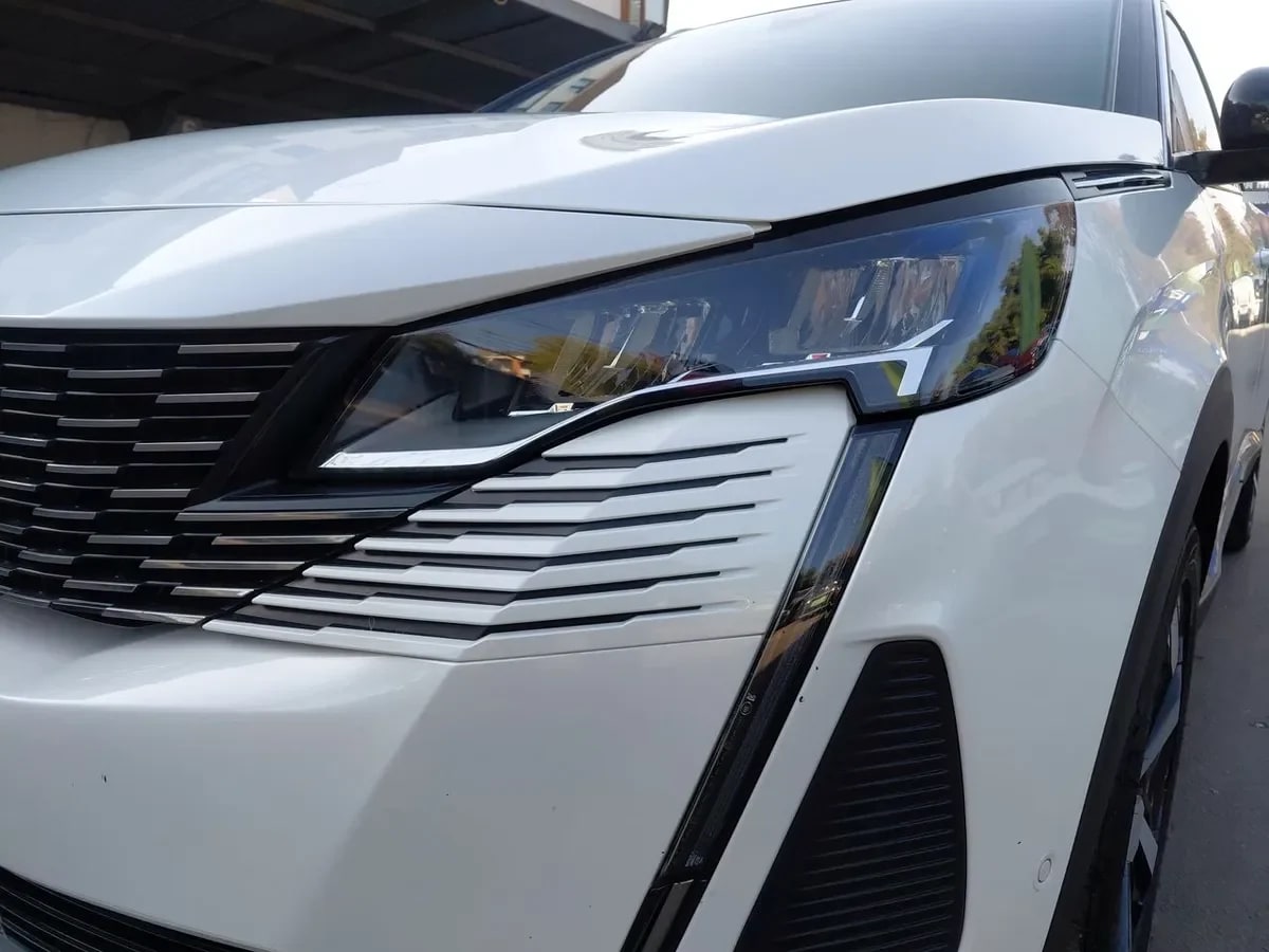 Peugeot 5008 1.5 Allure Pack Bluehdi 130 4x2 Eat8 5p año 2024