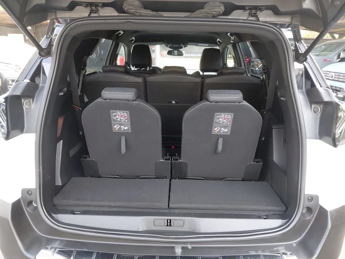 Peugeot 5008 1.5 Allure Pack Bluehdi 130 4x2 Eat8 5p año 2024