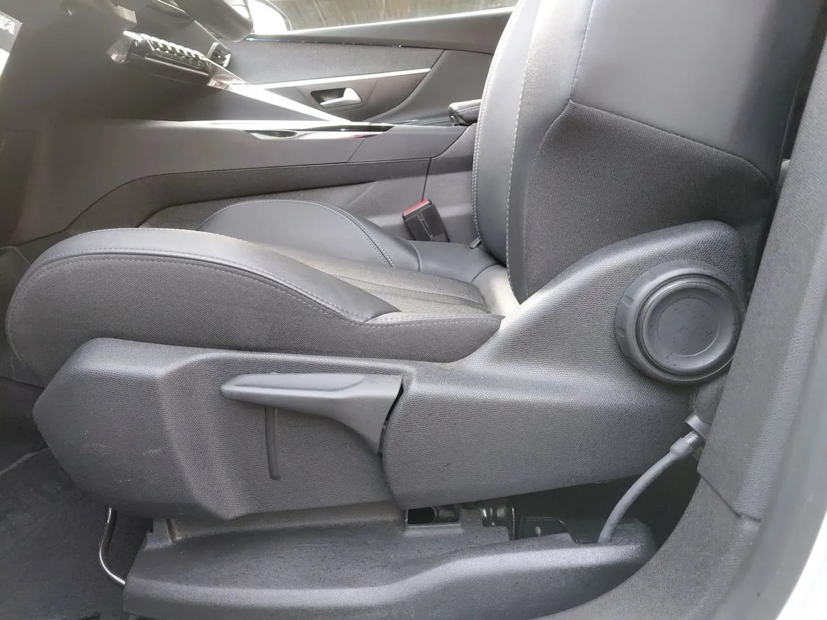 Peugeot 5008 1.5 Allure Pack Bluehdi 130 4x2 Eat8 5p año 2024