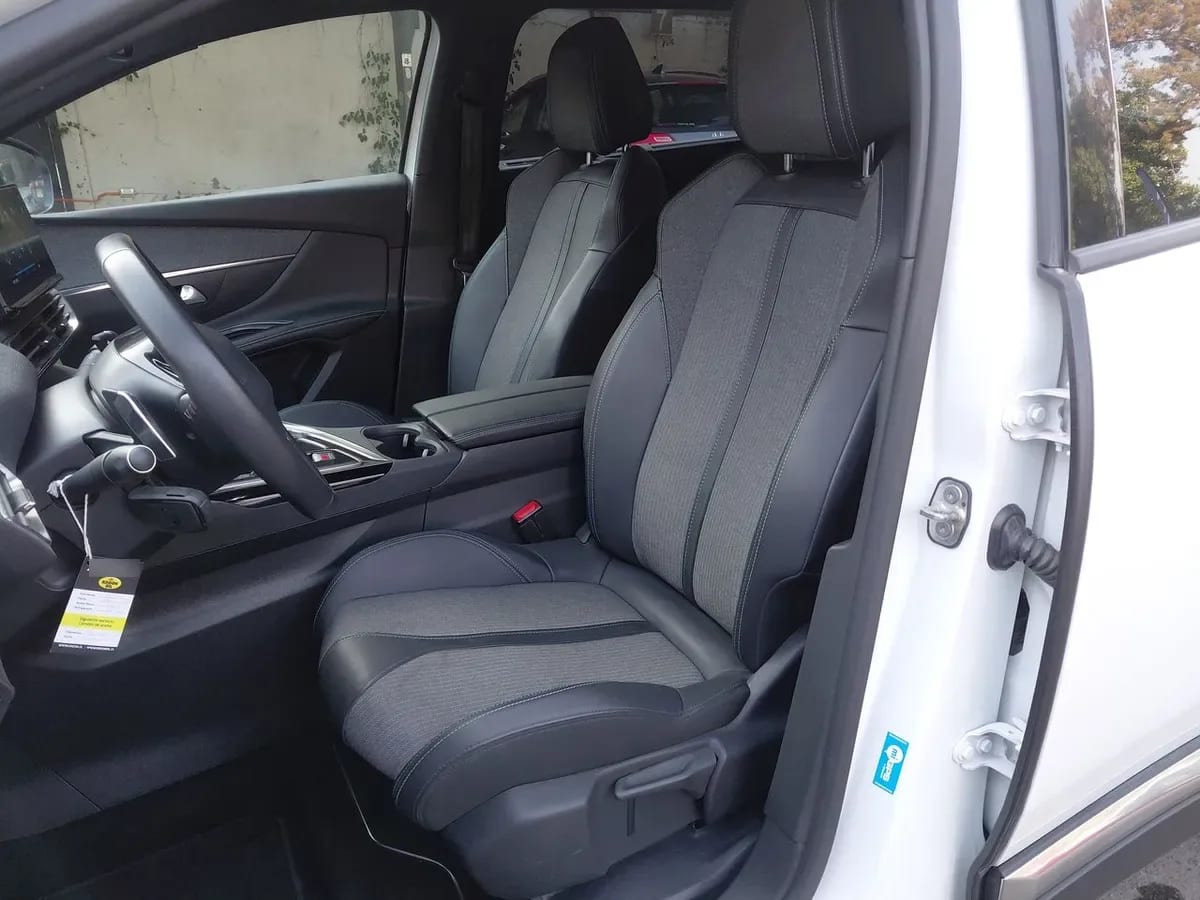 Peugeot 5008 1.5 Allure Pack Bluehdi 130 4x2 Eat8 5p año 2024
