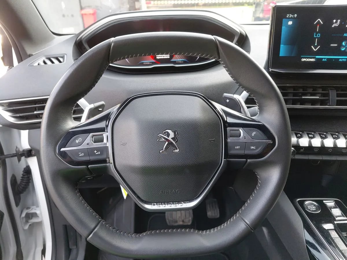 Peugeot 5008 1.5 Allure Pack Bluehdi 130 4x2 Eat8 5p año 2024