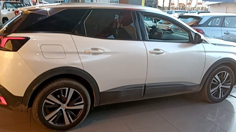 Peugeot 3008 1.5 Active Bluehdi 4x2 130 Eat8 5p año 2020