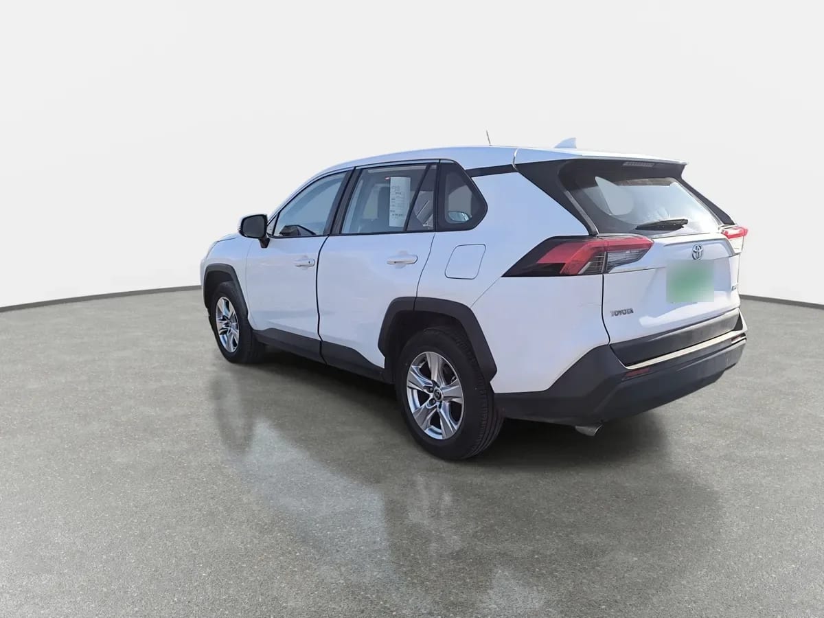 Toyota Rav 4 2.0 Le 4x2 Mt 5p año 2021