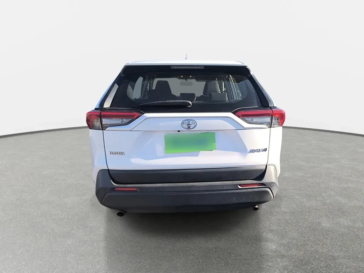 Toyota Rav 4 2.0 Le 4x2 Mt 5p año 2021