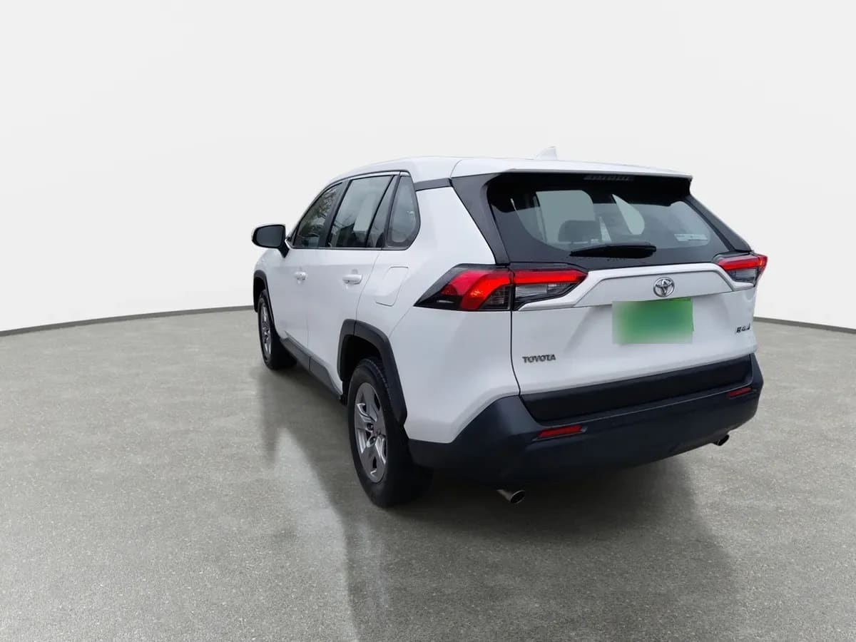 Toyota Rav 4 2.0 Le 4x2 Mt 5p año 2022