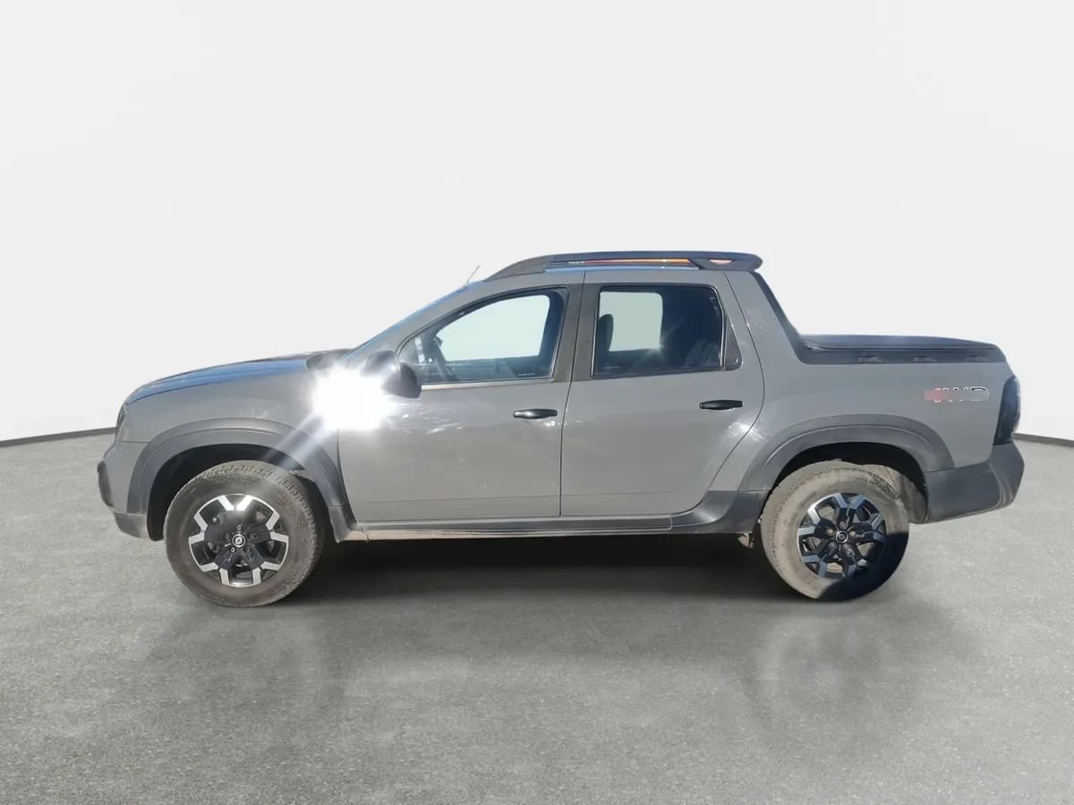 Renault Oroch 1.3 Intens Dob. Cab. 4x4 Mt 4p año 2023