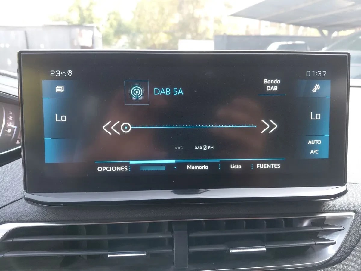 Peugeot 5008 1.5 Allure Pack Bluehdi 130 4x2 Eat8 5p año 2024