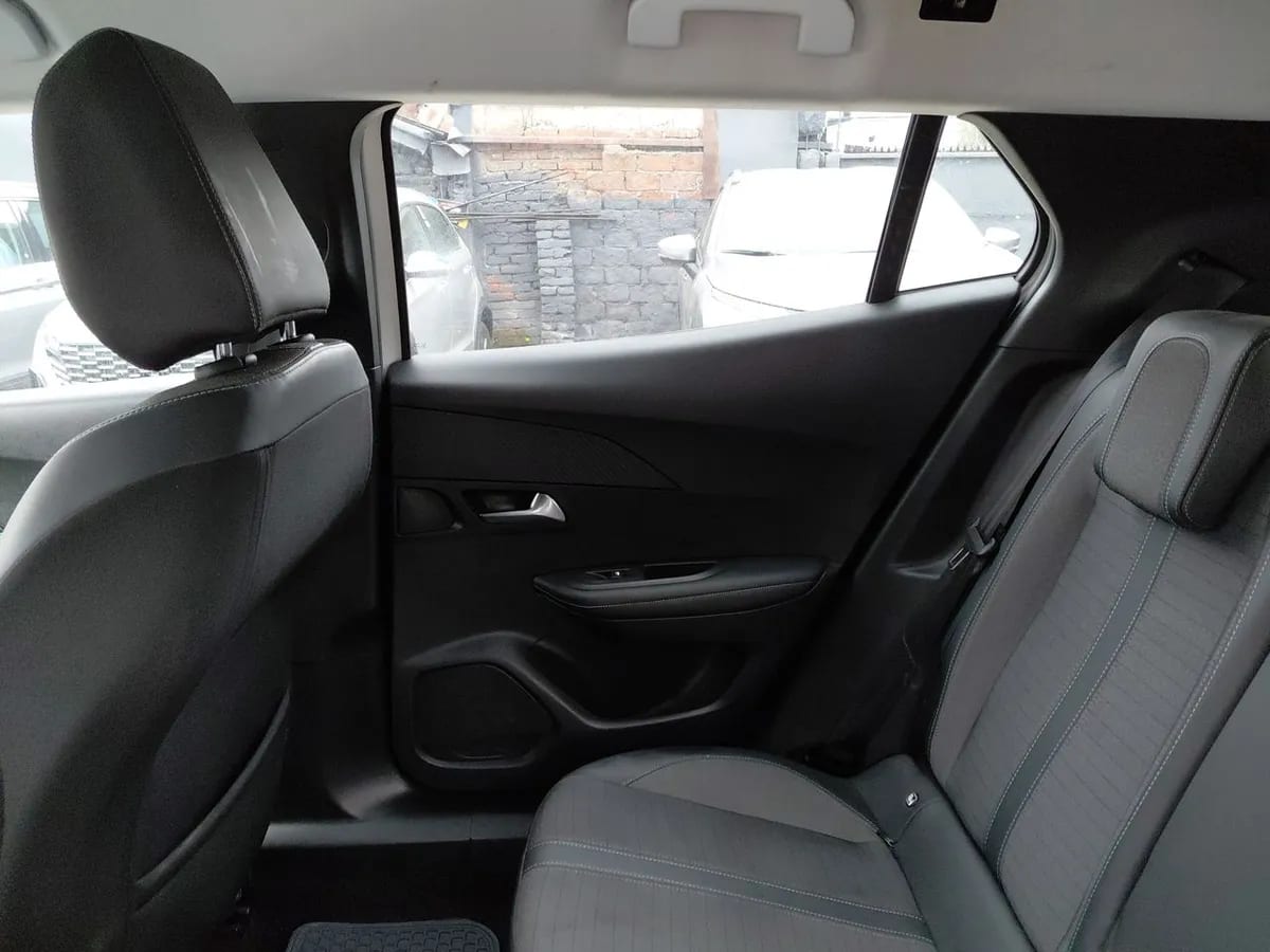Peugeot 2008 1.2 Active Puretech 130 4x2 Mt 5p año 2022
