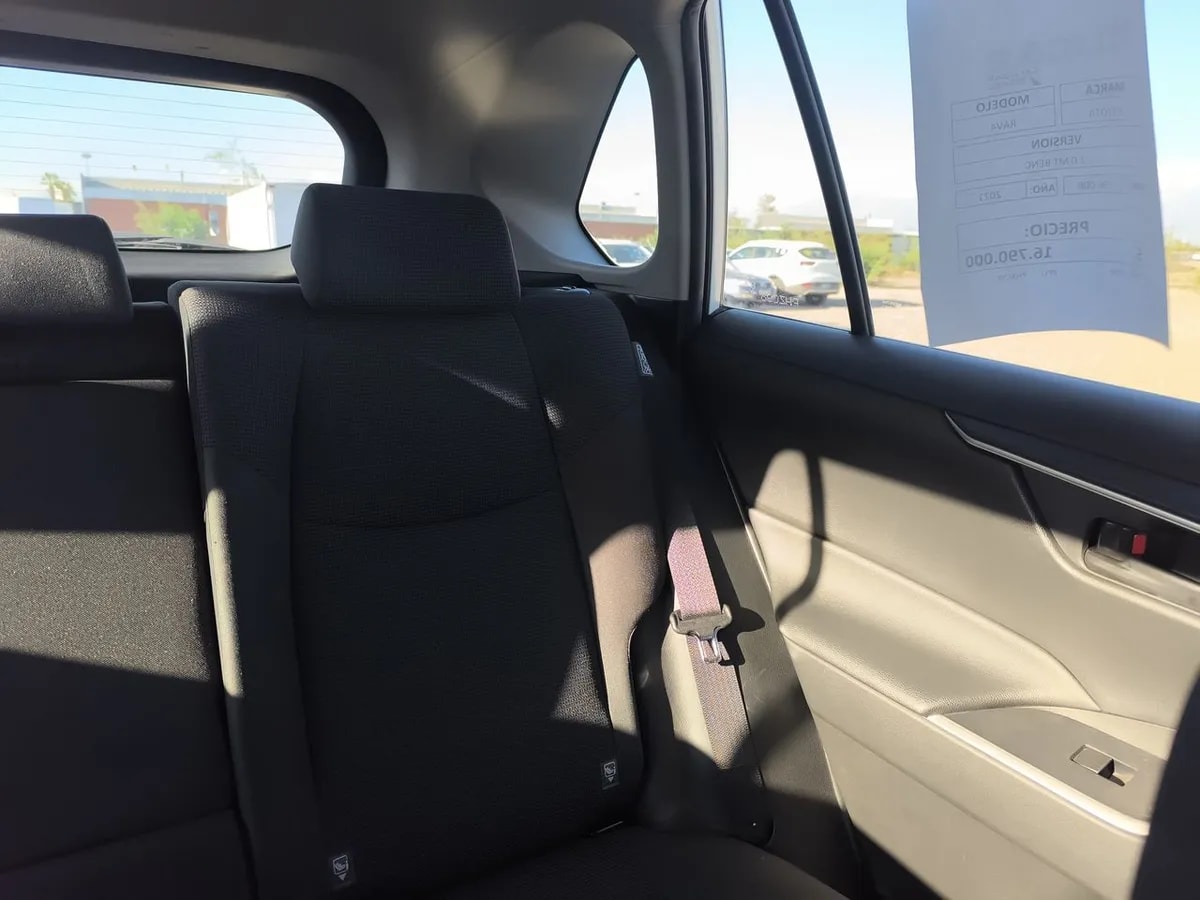 Toyota Rav 4 2.0 Le 4x2 Mt 5p año 2021