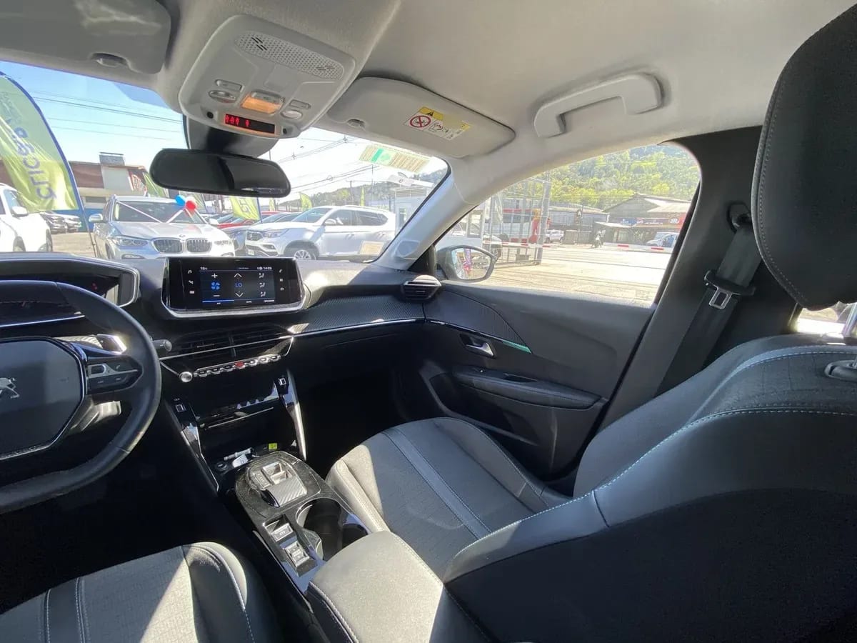 Peugeot 208 1.2 Puretech Allure Pack 130 4x2 Eat8 5p año 2023