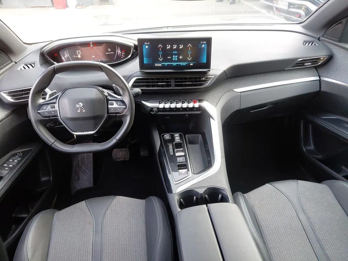 Peugeot 5008 1.5 Allure Pack Bluehdi 130 4x2 Eat8 5p año 2024