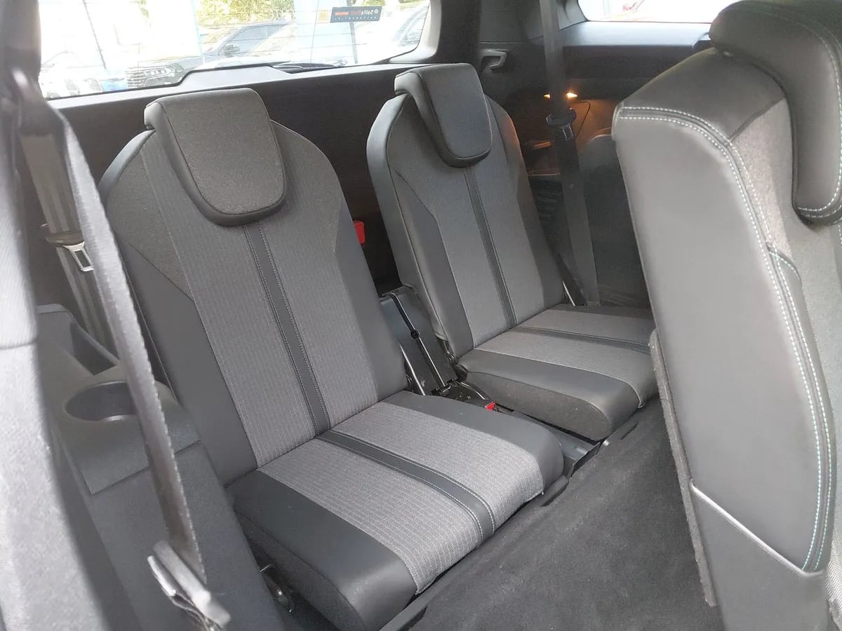 Peugeot 5008 1.5 Allure Pack Bluehdi 130 4x2 Eat8 5p año 2024
