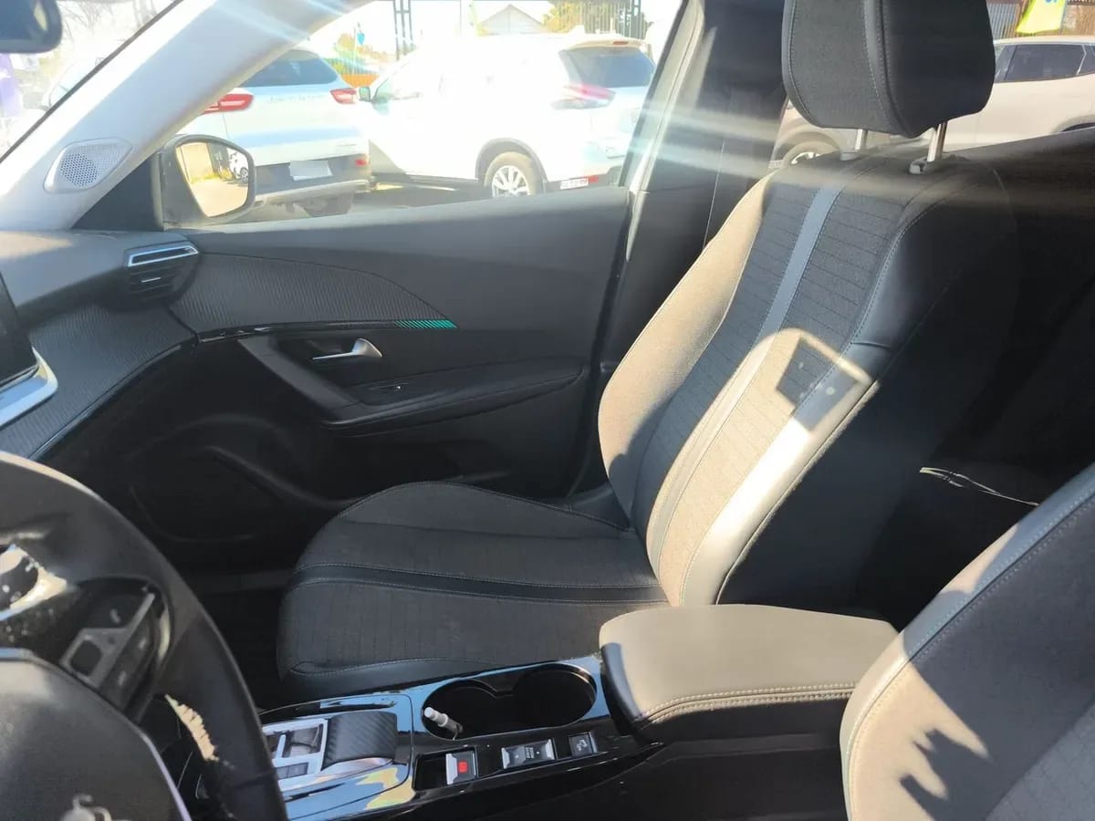 Peugeot 2008 1.2 Allure Puretech 130 4x2 At 5p año 2022