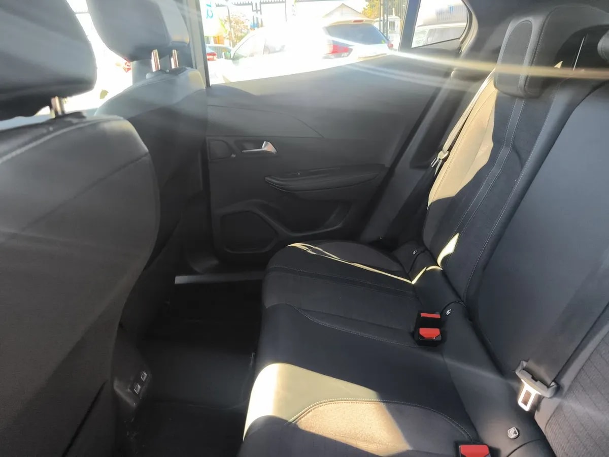 Peugeot 2008 1.2 Allure Puretech 130 4x2 At 5p año 2022