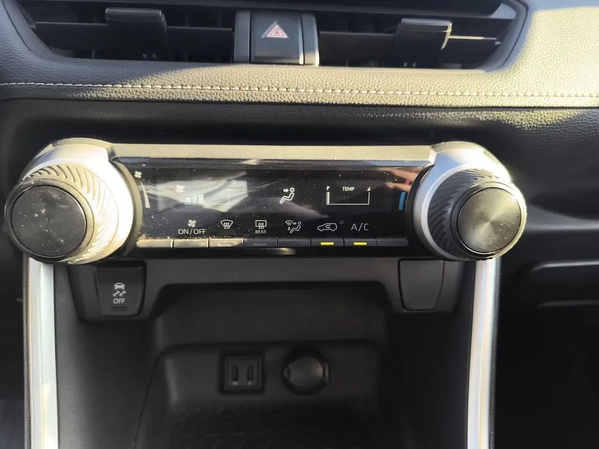 Toyota Rav 4 2.0 Le 4x2 Mt 5p año 2021
