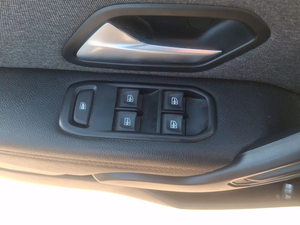 Renault Oroch 1.3 Intens Dob. Cab. 4x4 Mt 4p año 2023