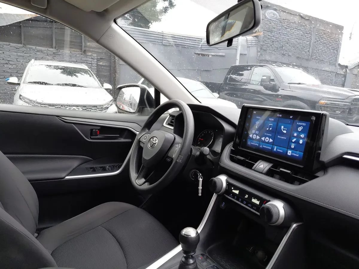Toyota Rav 4 2.0 Le 4x2 Mt 5p año 2022