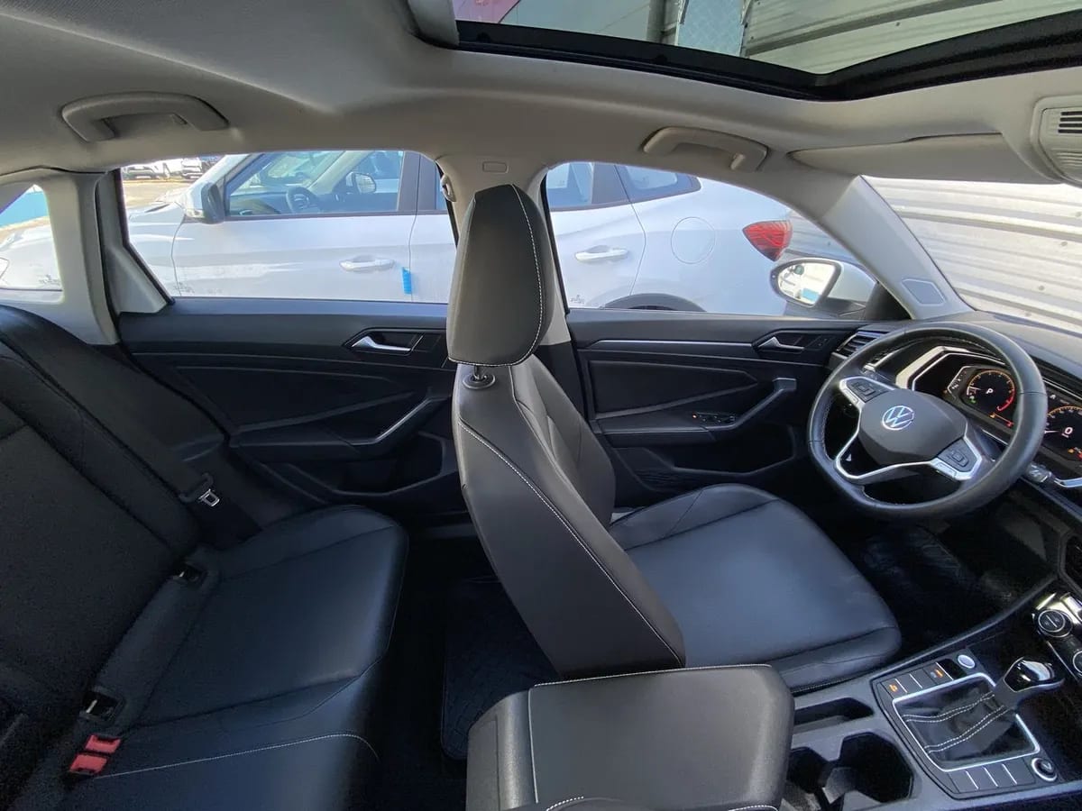 Volkswagen Jetta 1.4 Comfortline Sky 4x2 At 4p año 2024
