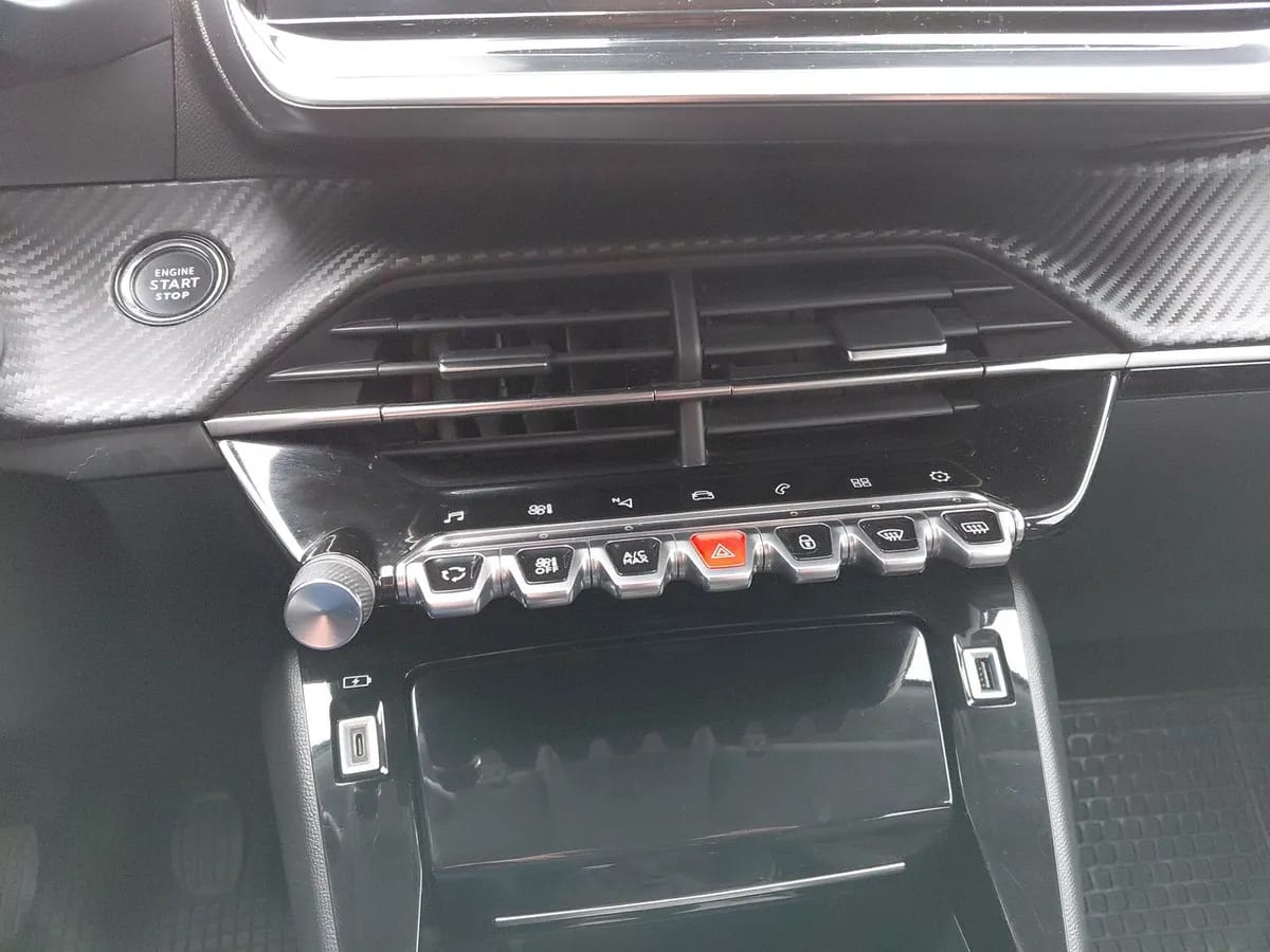 Peugeot 2008 1.2 Active Puretech 130 4x2 Mt 5p año 2022