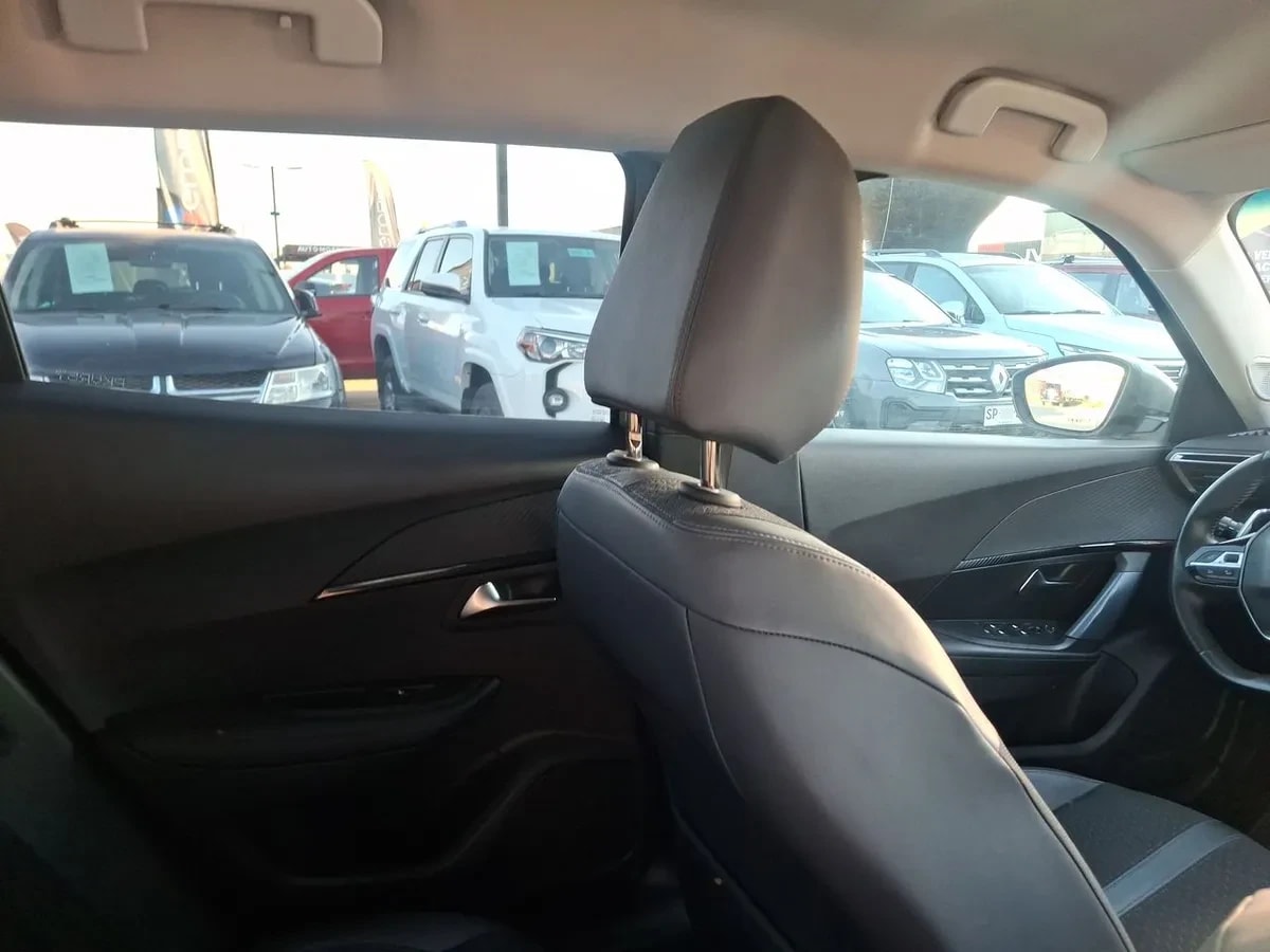 Peugeot 2008 1.2 Allure Puretech 4x2 130 At 5p año 2021