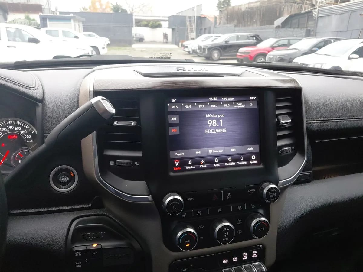 Ram 2500 6.7 Laramie 4x4 Dob. Cab. At 4p año 2021