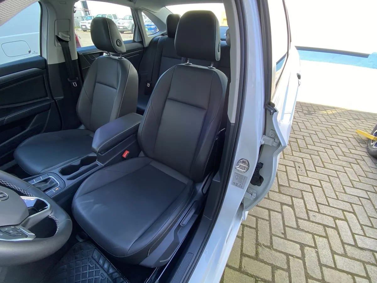Volkswagen Jetta 1.4 Comfortline Sky 4x2 At 4p año 2024
