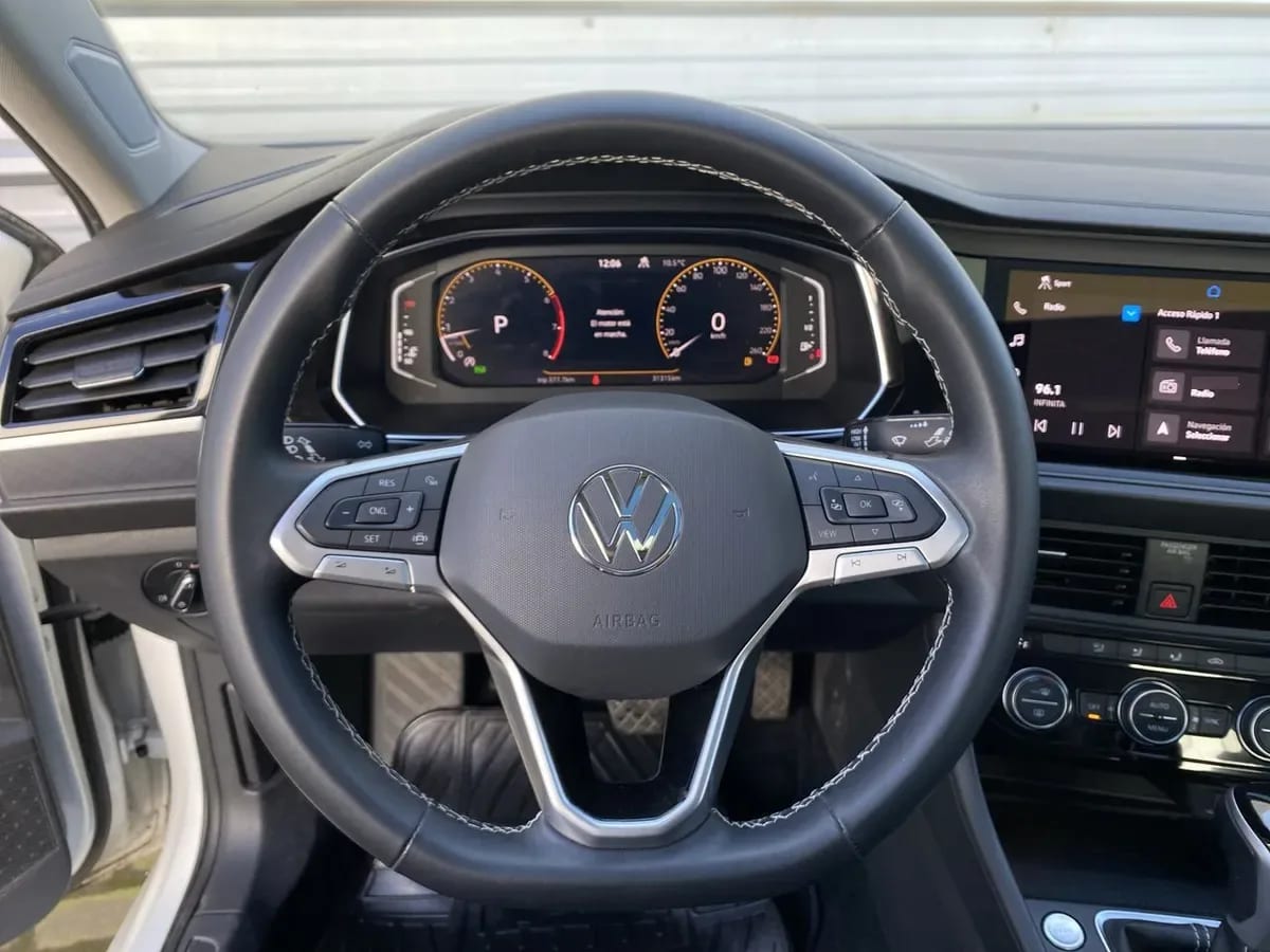 Volkswagen Jetta 1.4 Comfortline Sky 4x2 At 4p año 2024