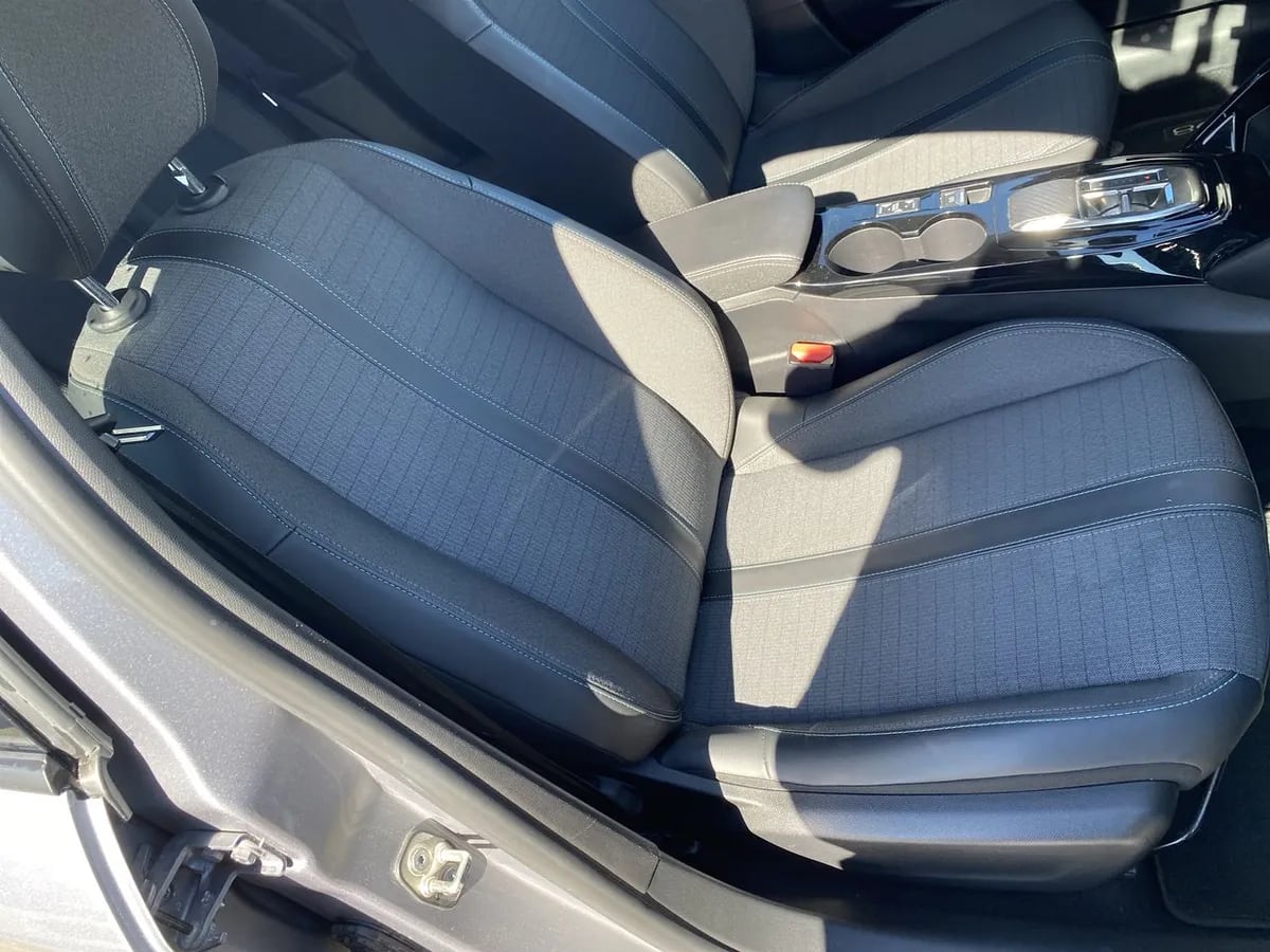 Peugeot 208 1.2 Puretech Allure Pack 130 4x2 Eat8 5p año 2023