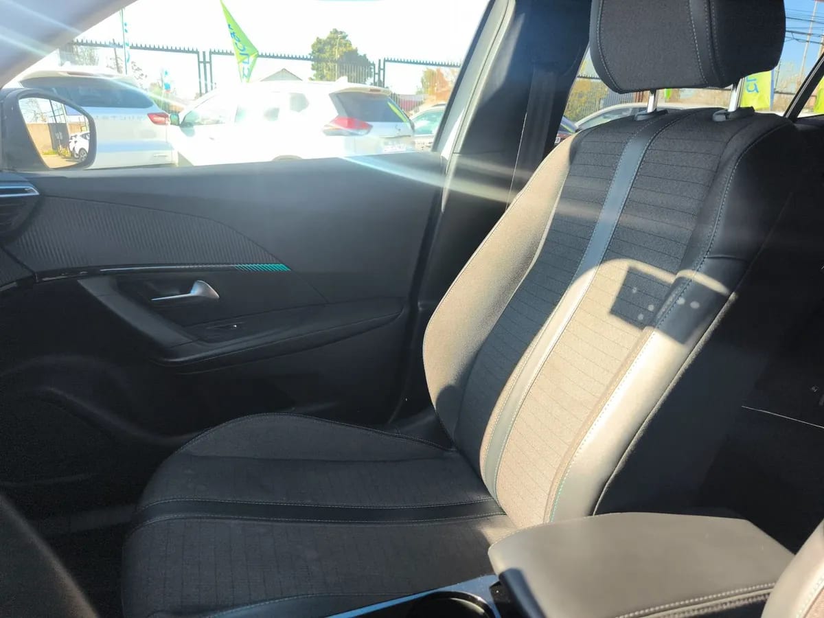 Peugeot 2008 1.2 Allure Puretech 130 4x2 At 5p año 2022