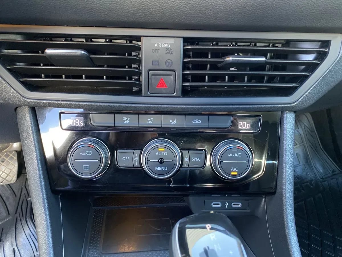 Volkswagen Jetta 1.4 Comfortline Sky 4x2 At 4p año 2024