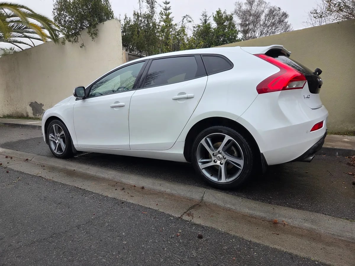 VOLVO V40 2.0 T4 Momentum Plus At año 2020