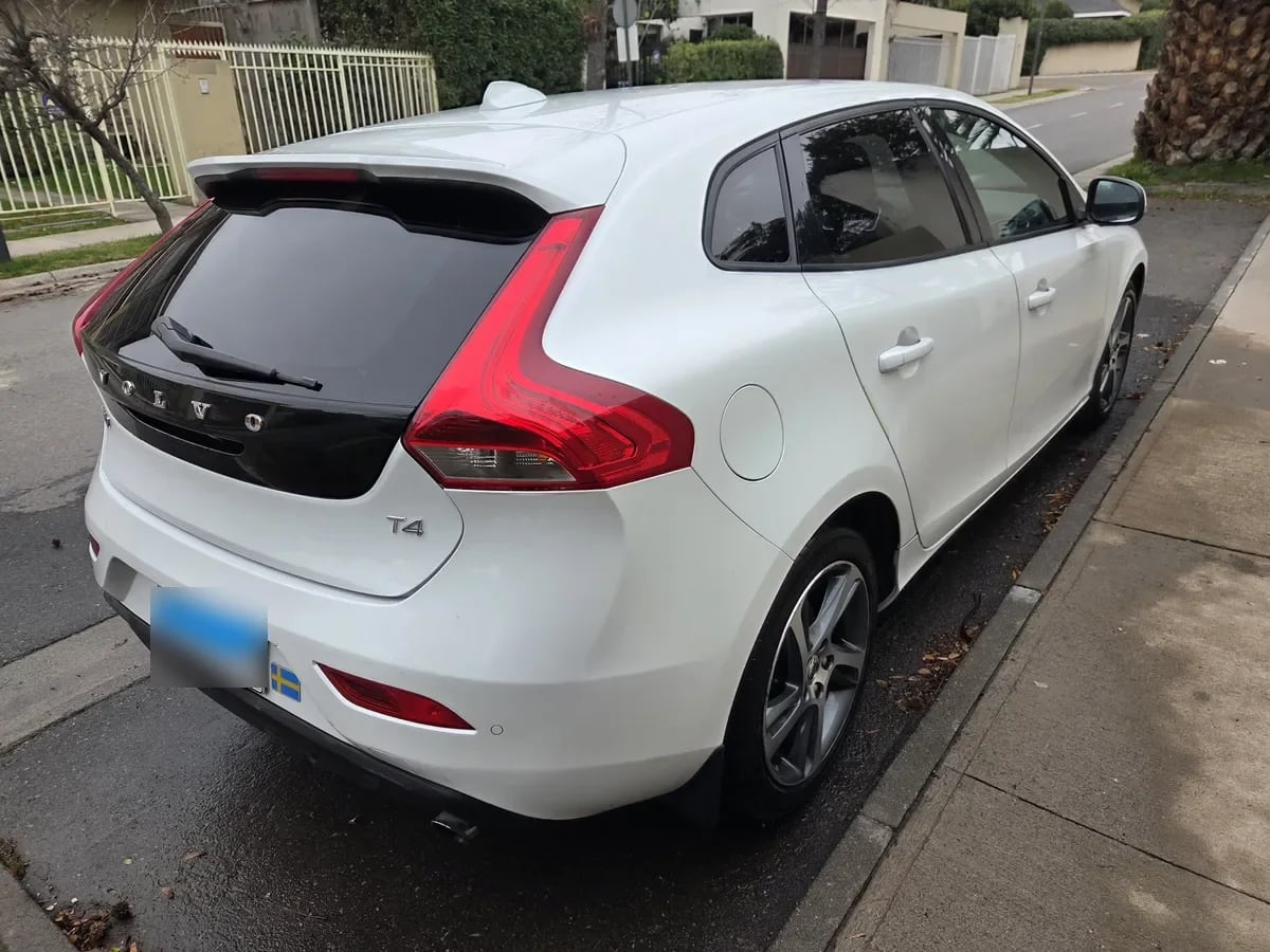 VOLVO V40 2.0 T4 Momentum Plus At año 2020