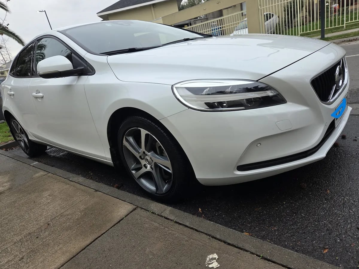 VOLVO V40 2.0 T4 Momentum Plus At año 2020