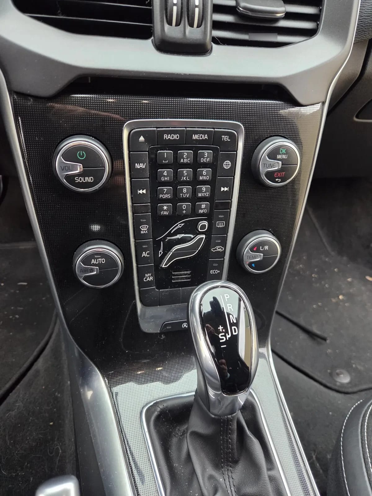 VOLVO V40 2.0 T4 Momentum Plus At año 2020