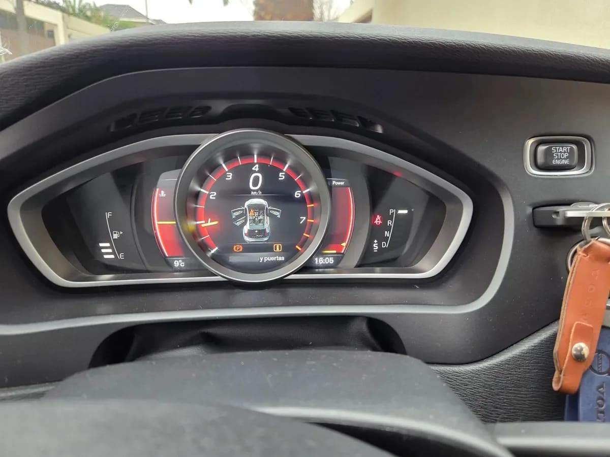 VOLVO V40 2.0 T4 Momentum Plus At año 2020
