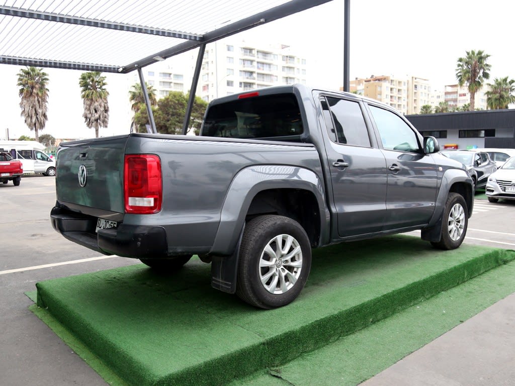Volkswagen Amarok Trendline 4x2 2.0 Mt año 2023