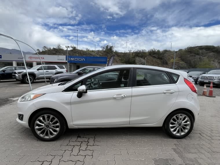 Ford Fiesta Titanium 1.6 año 2017
