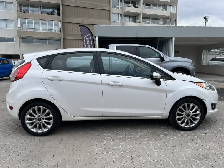 Ford Fiesta Titanium 1.6 año 2017