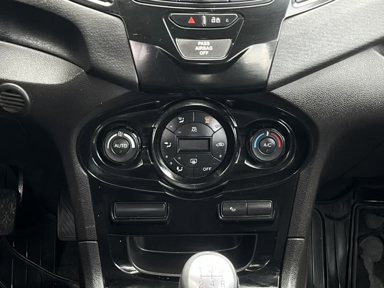 Ford Fiesta Titanium 1.6 año 2017