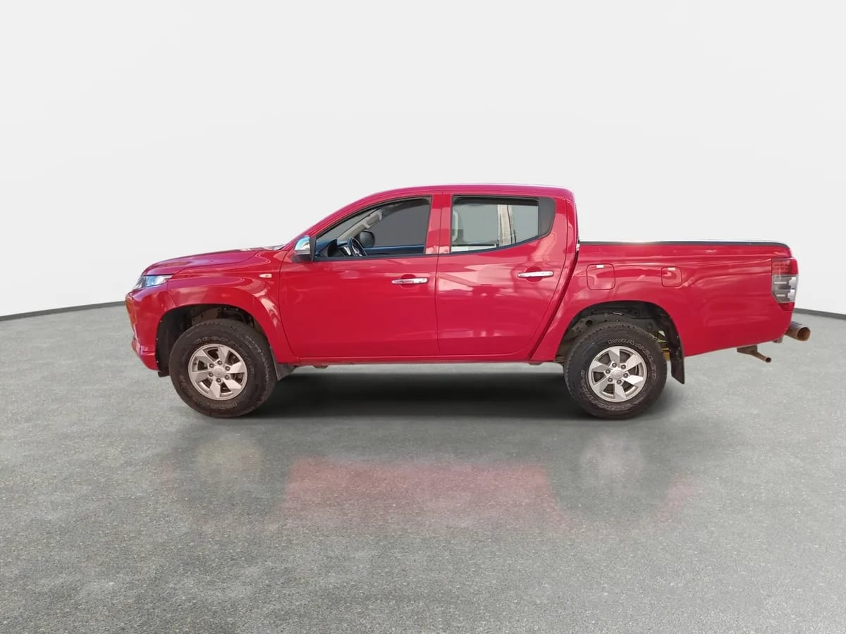 Mitsubishi L200 2.2 Katana Crt Diesel Dob. Cab. 4x4 Mt 4p año 2024