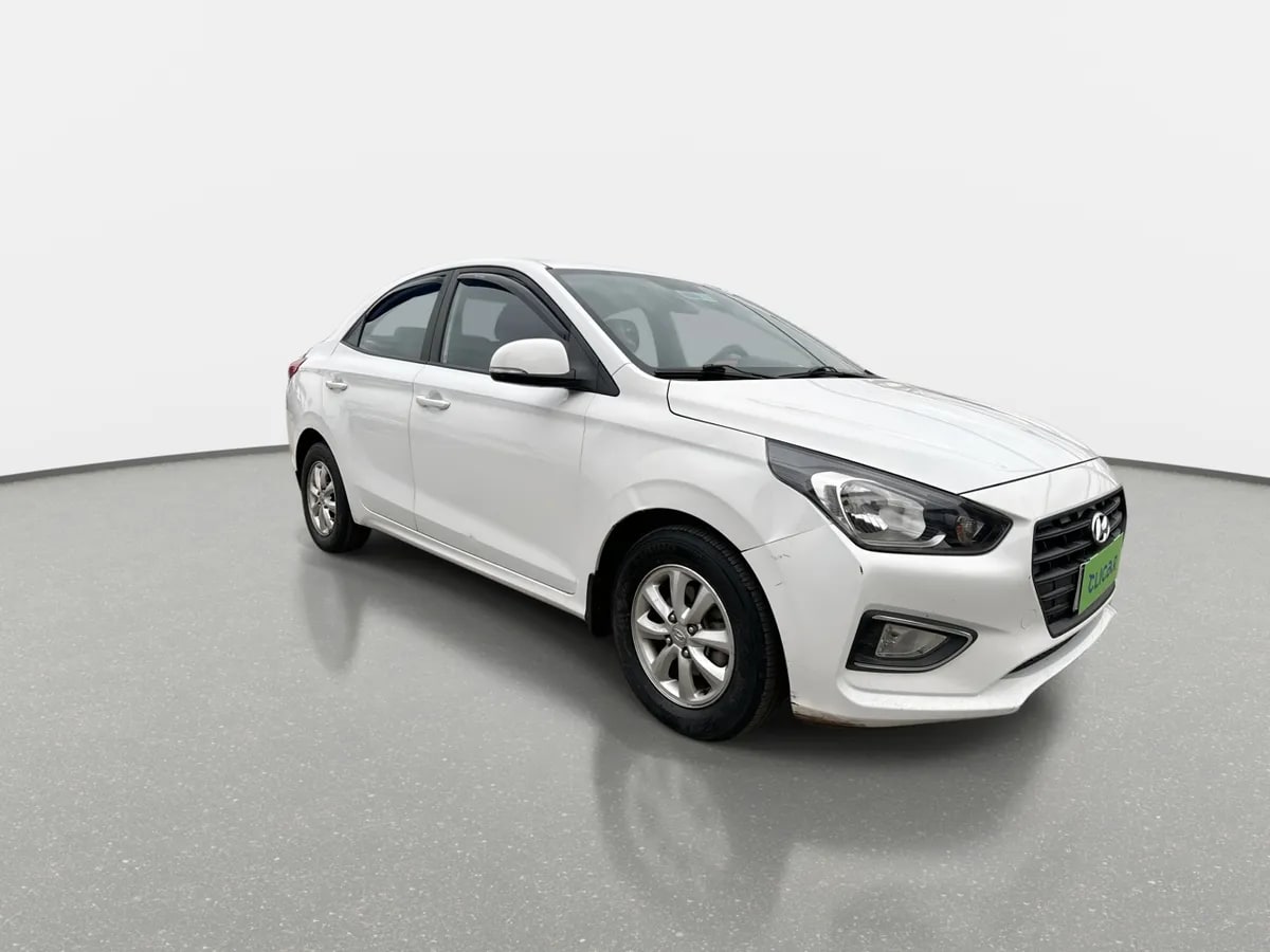Hyundai Verna 1.4 Cb Plus 4x2 Mt5 4p año 2021