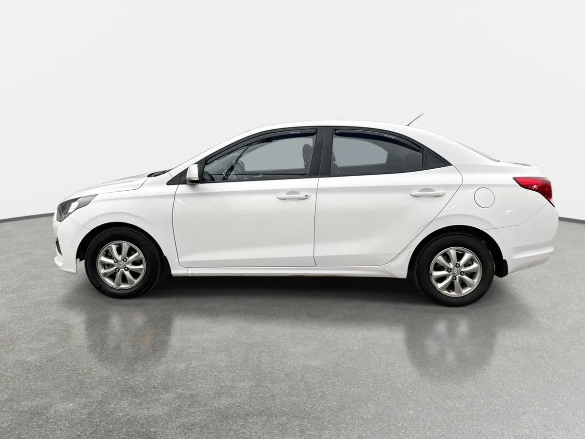 Hyundai Verna 1.4 Cb Plus 4x2 Mt5 4p año 2021