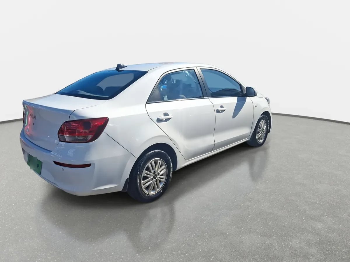 Kia Soluto 1.4 Ex Full 4x2 Srf Mt 4p año 2025