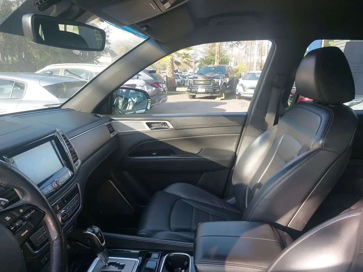 Ssangyong Rexton 2.2 Yrx201 Diesel 4x2 At 5p año 2018