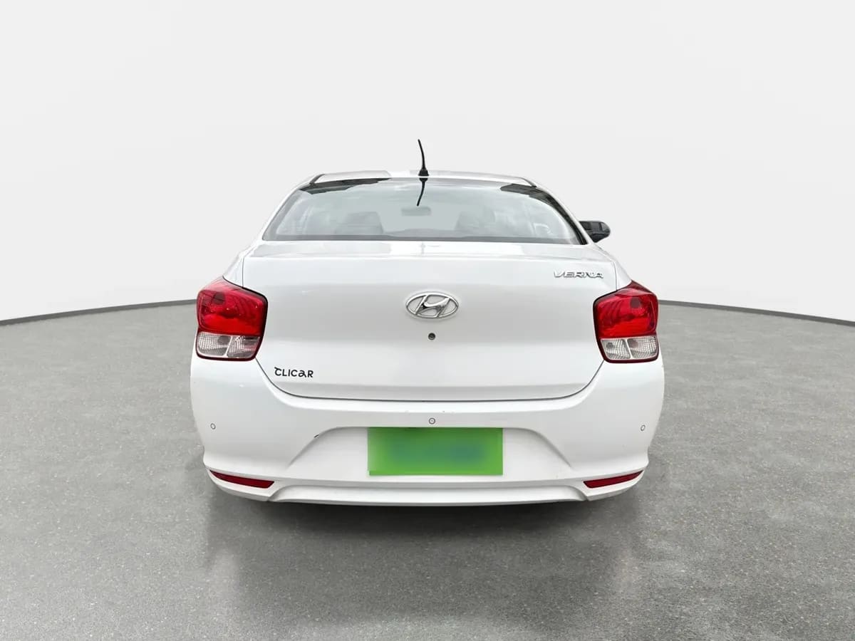Hyundai Verna 1.4 Cb Plus 4x2 Mt5 4p año 2021