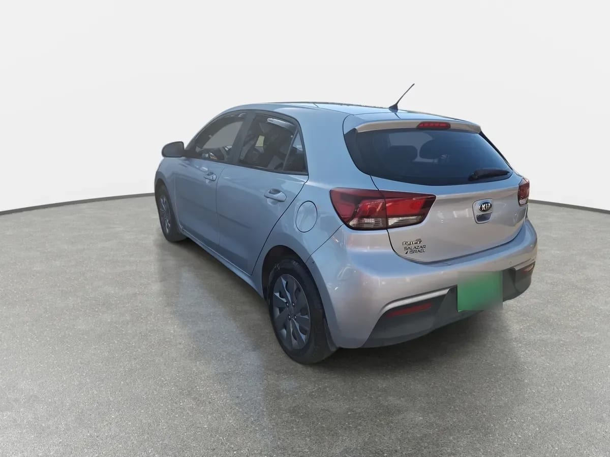 Kia Rio 5 1.4 Ex 4x2 Ac Ci 6mt 5p año 2021
