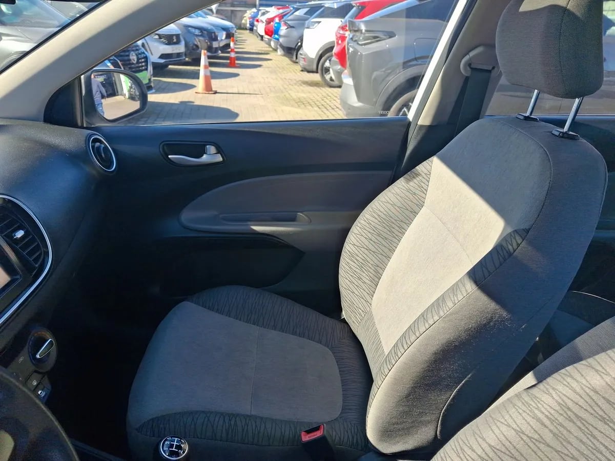 Kia Soluto 1.4 Ex Full 4x2 Srf Mt 4p año 2025