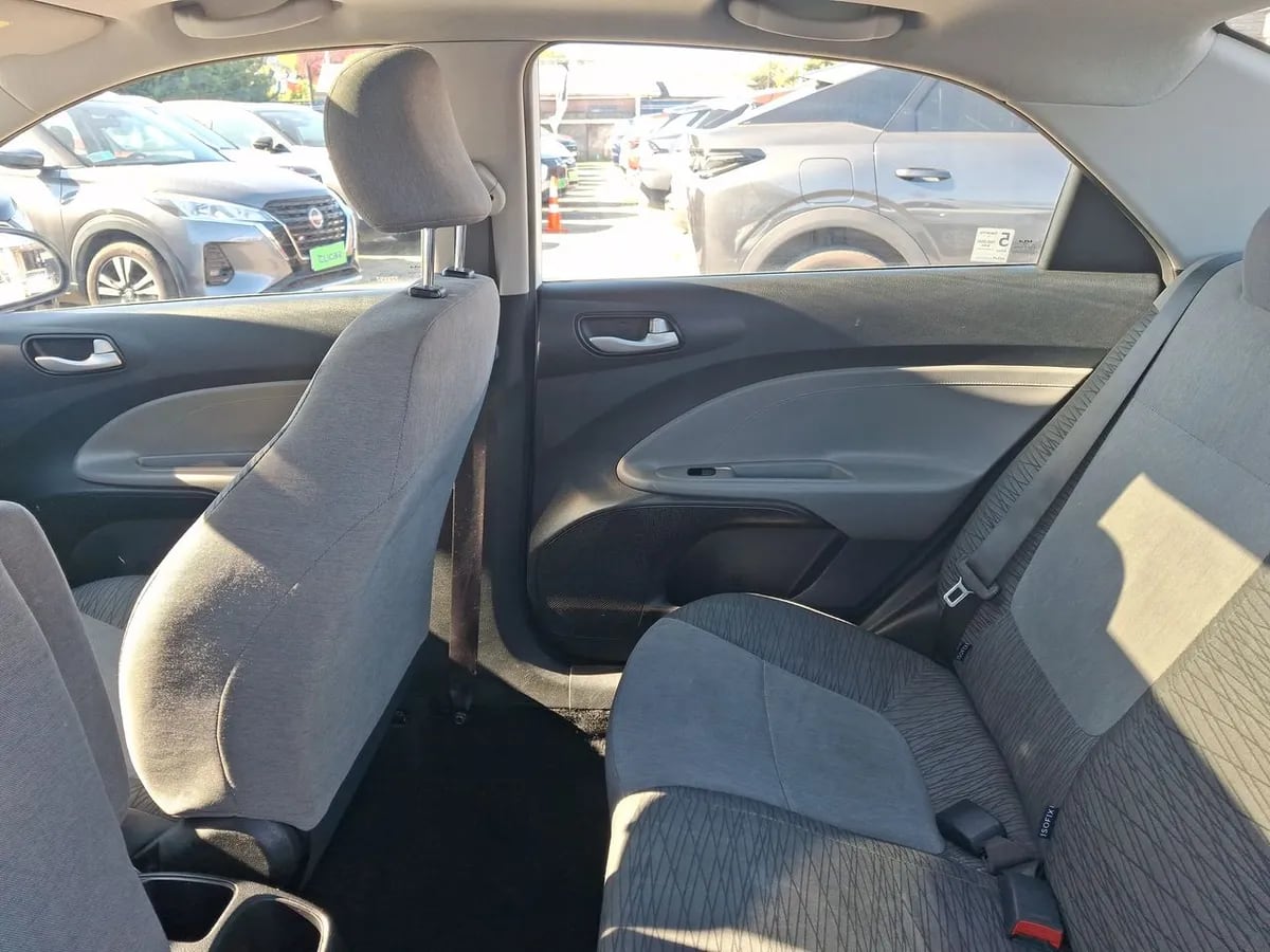 Kia Soluto 1.4 Ex Full 4x2 Srf Mt 4p año 2025