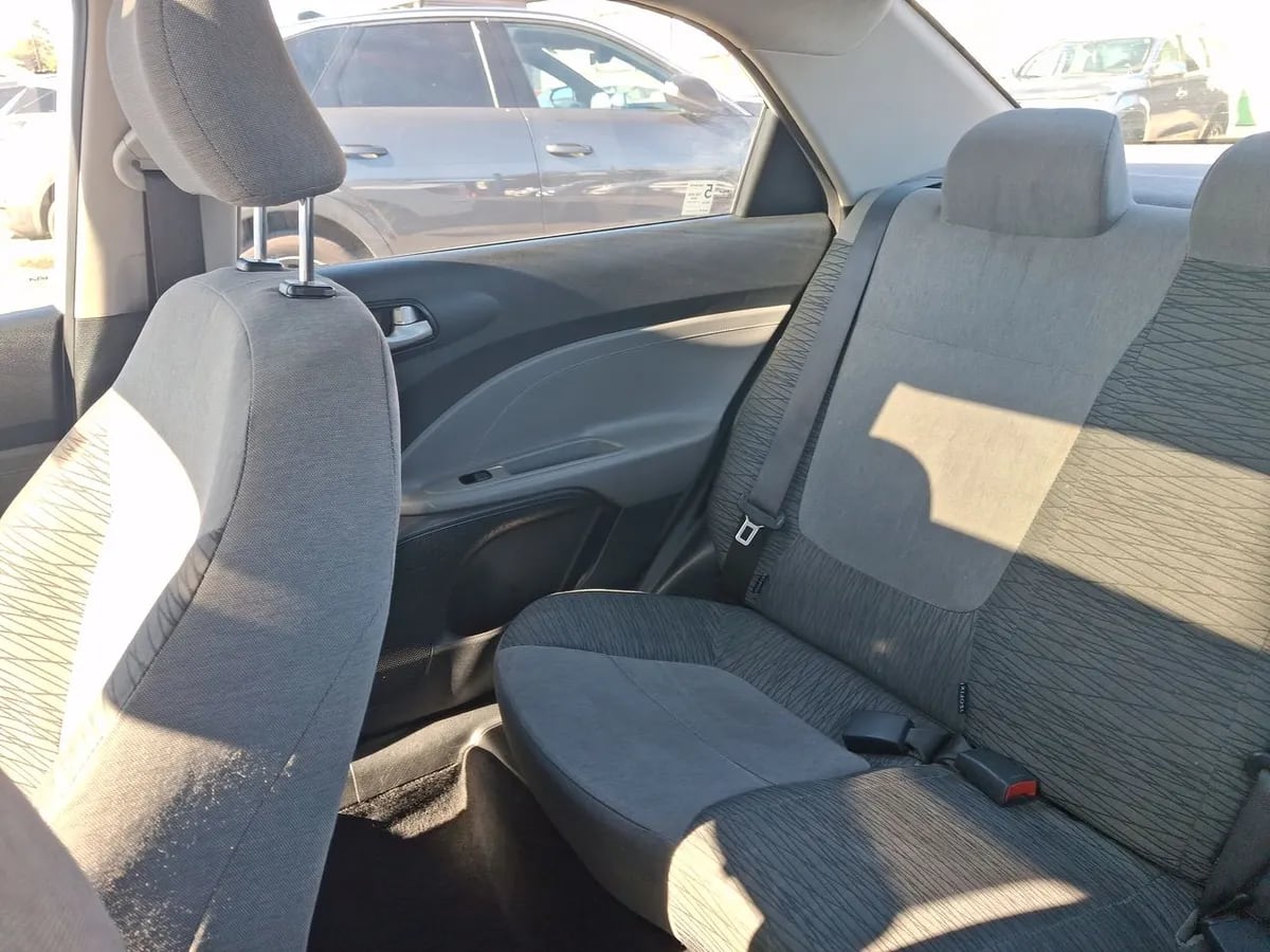 Kia Soluto 1.4 Ex Full 4x2 Srf Mt 4p año 2025