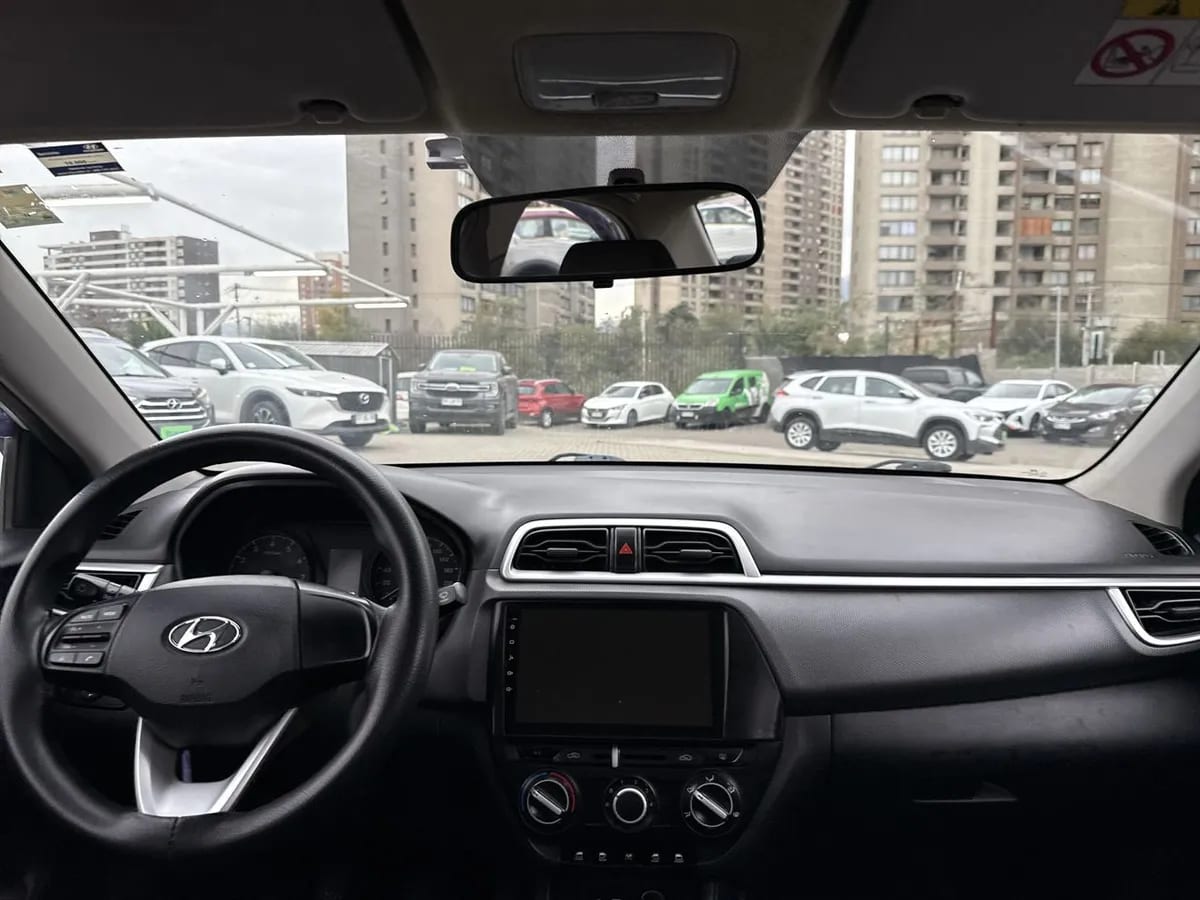 Hyundai Verna 1.4 Cb Plus 4x2 Mt5 4p año 2021